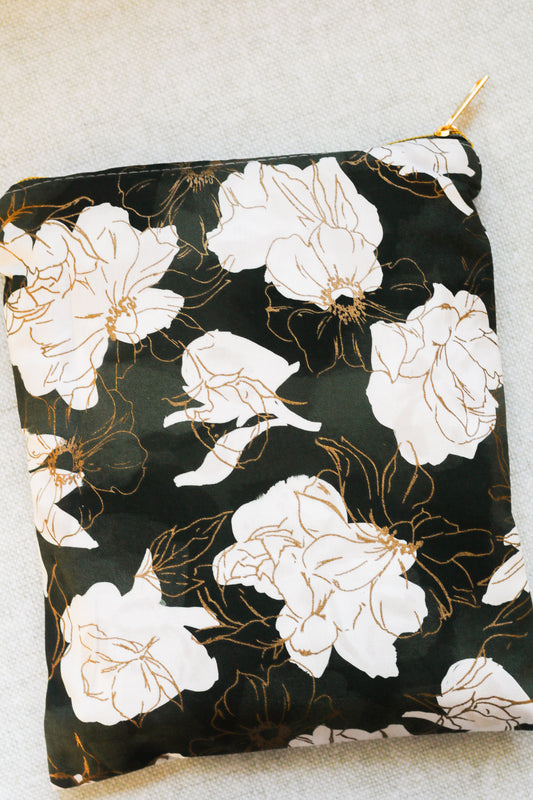 Flowers dancing in the forest planner pouch