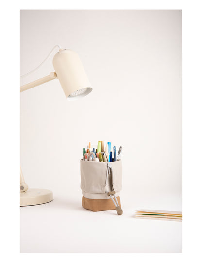 Minimal Standing Pen Pouch