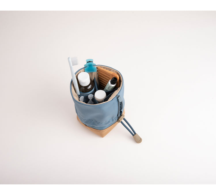 Minimal Standing Pen Pouch